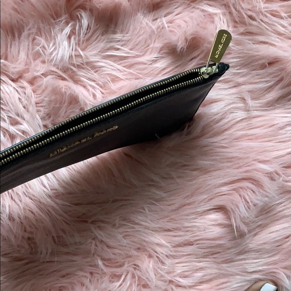 COPY - Michael Kors clutch - Picture 2 of 7